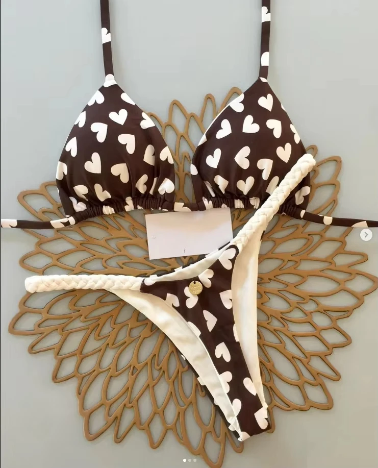 Maillot de bain string 2 pièces à coeurs marron et beige