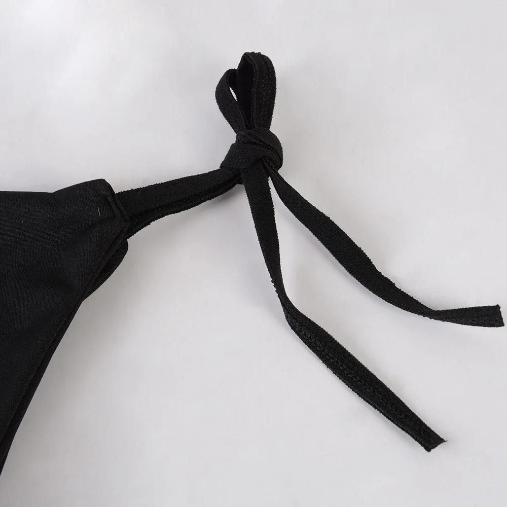 Maillot de bain string 2 pièces noir