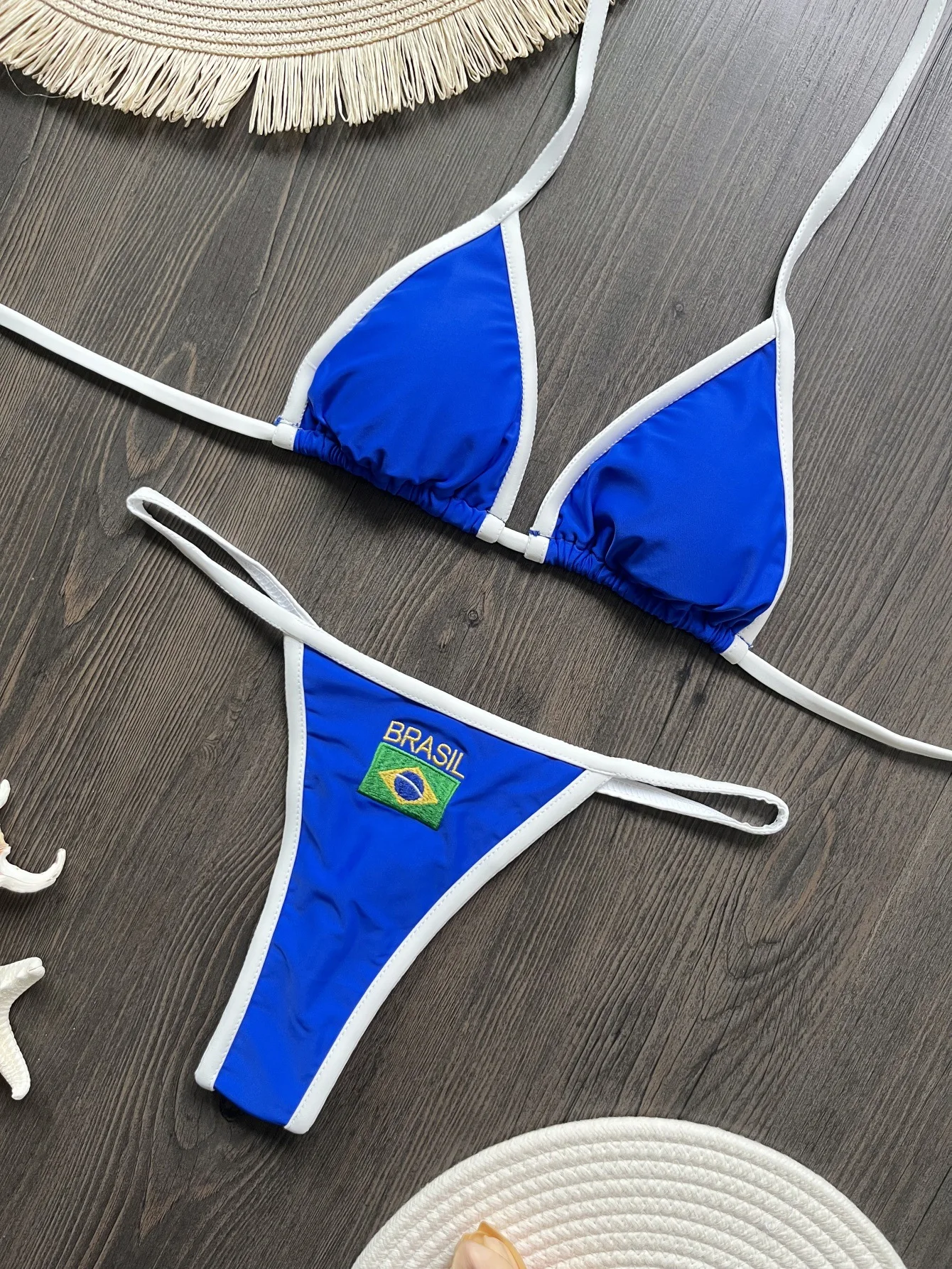 Maillot de bain string brésilien 2 pièces bleu et blanc