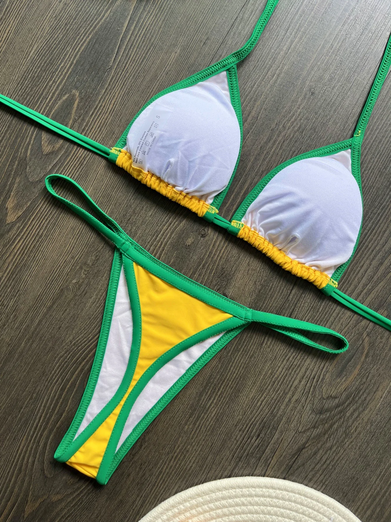 Maillot de bain string brésilien 2 pièces jaune et vert